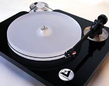 Clearaudio Champion turntable in black
